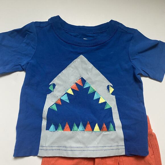 Tea Collection Shark T Shirt Tee & Orange Shorts Outfit - Picture 2 of 4